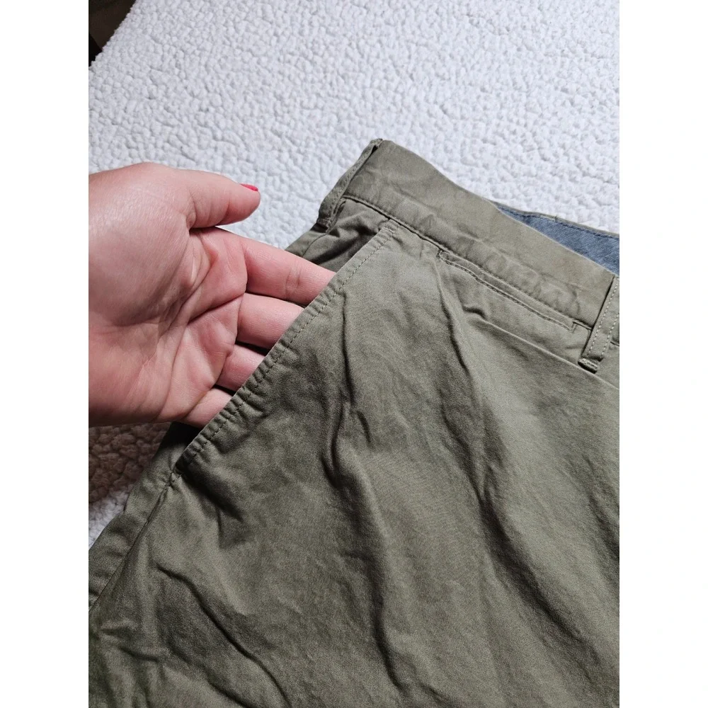 J.Crew Re-Imagined Mens Olive Green Stretch Chino Shorts 38 x 10.5 Flat Front